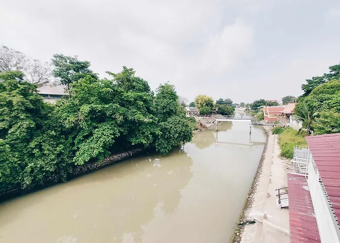 Green Riverside Homestay