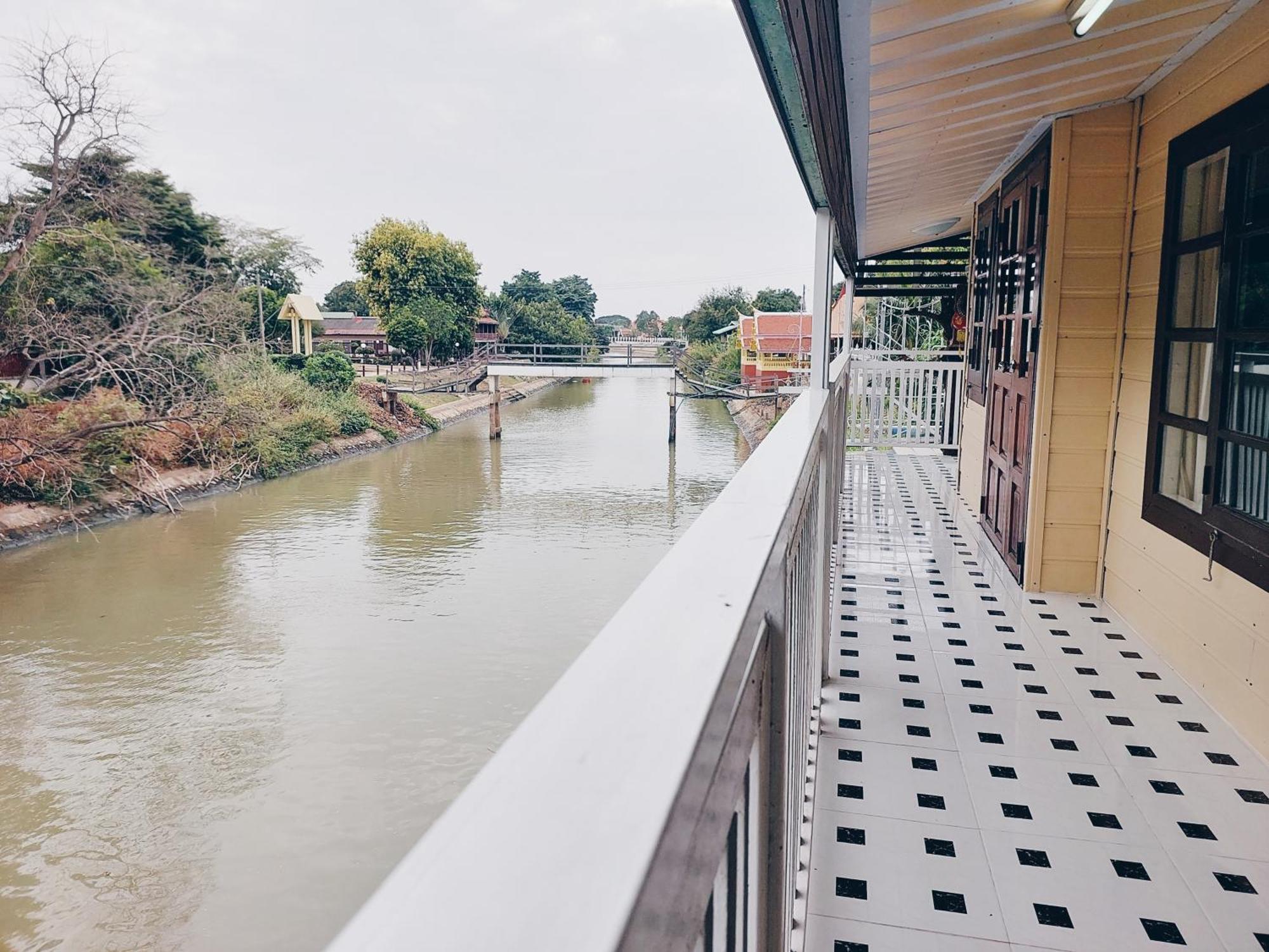 בית אירוח Riverside *